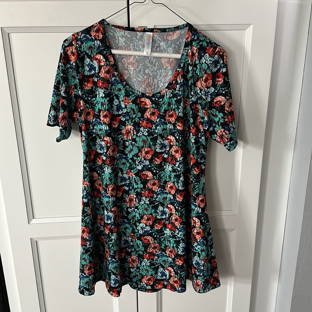 LuLaRoe Perfect T blouse